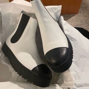 Women Chanel Boots Black/White